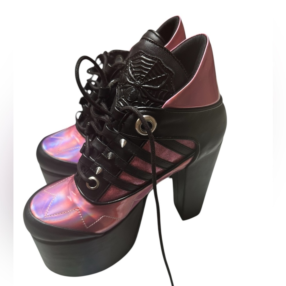 Demonias - Picture 2 of 4